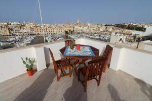 Seaside Independent Townhouse with Lift & Free Parking