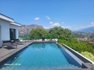 Haut de villa aux portes dAjaccio