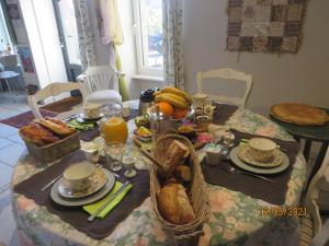 B&B / Chambres d'hotes Chambres d-hotes Chez Yves et LiLi : photos des chambres