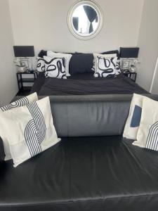 Executive Suite Top Location & Fast Free Wi-Fi & AC & Parking