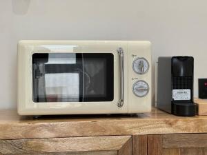 Boho 1-Bedroom Apartment - 4B