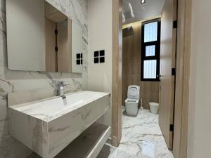 Boho 1-Bedroom Apartment - 4B