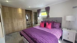 4 Private bedroom house with 3 parking spaces free
