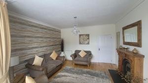 4 Private bedroom house with 3 parking spaces free