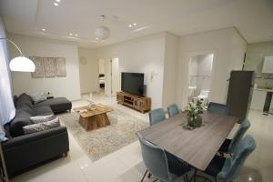 Apartment with Private Entrance - 1A