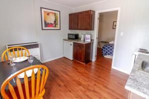 Westlake Cherry Valley Cottage