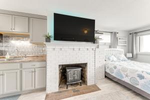 13 Mi to Portland Studio on Old Orchard Beach!