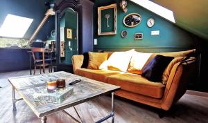 LES CLES DES REMPARTS - Appartement privé à thème tout équipé - Atypique - Centre Saint-Lô - Gare - Haras - Parking public gratuit - Entrée autonome - Wifi - Netflix - TV XXL - Lit 160x200