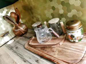 LES CLES DES REMPARTS - Appartement privé à thème tout équipé - Atypique - Centre Saint-Lô - Gare - Haras - Parking public gratuit - Entrée autonome - Wifi - Netflix - TV XXL - Lit 160x200