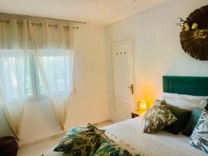 Stylish Boho Chic apartment with 2 Pools & Garden near the Beach