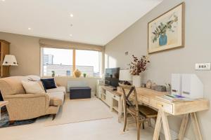 Elegant 2BR flat, 6 min Chiswick Park tube