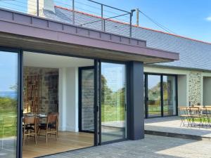 Maisons de vacances Villa Les Embruns sea view Beg Ar Fry 10 people : photos des chambres