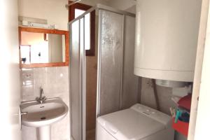 Maisons de vacances House 2 bedrooms with garden near beach : photos des chambres