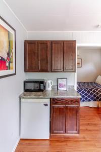 Westlake Cherry Valley Cottage