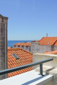 Casa Luminosa - 160m to the beach, located in the Historical Center of Sesimbra - 3hvězdičkové hotely ve městě Sesimbra