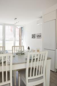 Casa Luminosa - 160m to the beach, located in the Historical Center of Sesimbra