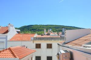 Casa Luminosa - 160m to the beach, located in the Historical Center of Sesimbra