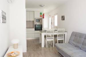 Casa Luminosa - 160m to the beach, located in the Historical Center of Sesimbra