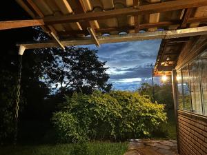 Casinha de campo na mata preservada