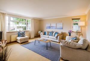 Croft House Sleeps 10 Country Views nr Salisbury