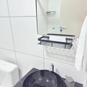 47NV Studio Liberdade SP 300 mts Metro Japão, acomoda até 03 pessoas