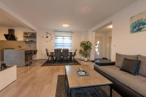 House Adeo with private pool, Pula