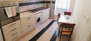 Hannas House Metro Pyramid