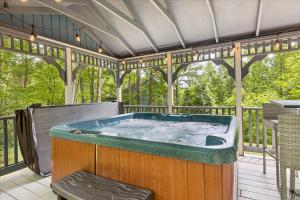 Cozy Timbers by Beyond Expectations w Hot Tub