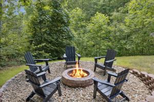 Cozy Timbers by Beyond Expectations w Hot Tub