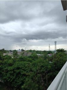 Lay Cozy Mactan with pool, gym and free WiFi just 5 mins near Airport