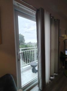 Lay Cozy Mactan with pool, gym and free WiFi just 5 mins near Airport