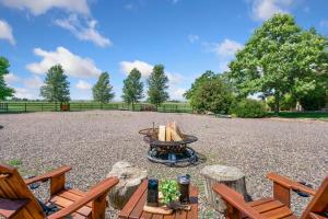 Llama-Stay at Spooky Tooth Ranch - Mtn Views!