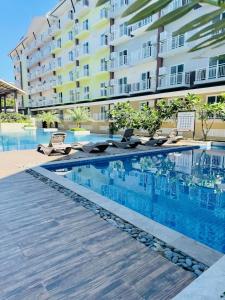 RJ Cozy Stays with pool, gym and free WiFi just 5 mins near Airport