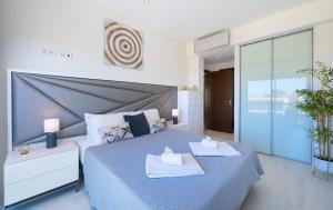 Beach 1Min! & Pool - Private Parking, AC & WiFi
