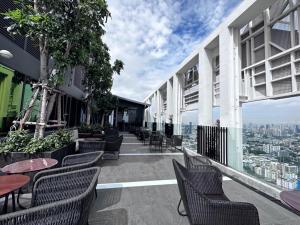 BTS onnut loft quiet room Netflix Rooftop bar