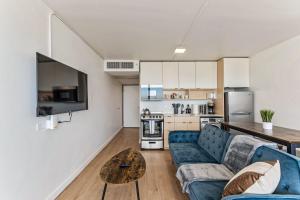 Downtown Stylish Cozy Vibe Work Area Free pkg Gym