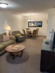 Upgraded Resort Condo in Palm Springs