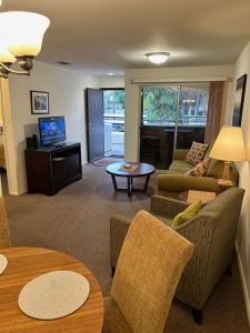 Upgraded Resort Condo in Palm Springs