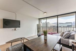 Downtown Mountain Views Fire pit Free Pkg Gym