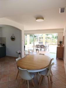Villas Villa Les Deux Soeurs Bord de mer et Jacuzzi : photos des chambres