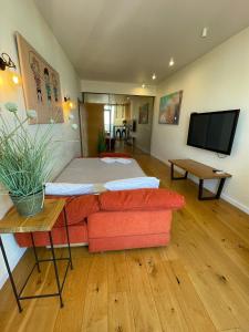 Квартира в Аркадии в стиле лофт с большой лоджией прекрасным видом на море и город!