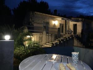 Maisons d'hotes Villa sur les hauteurs de Saint Genies de Comolas 30150 : photos des chambres