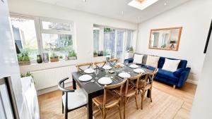 Lovely 4-Bedroom Kilburn Flat with Garden and Parking near Hampstead Heath, Abbey Road by NourNest Apartments