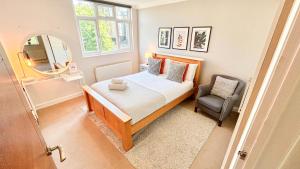 Lovely 4-Bedroom Kilburn Flat with Garden and Parking near Hampstead Heath, Abbey Road by NourNest Apartments