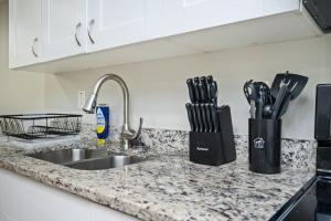 Tranquil 2bd Oasis 10 Min to Airport & Downtown