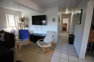 Mission Beach Bayside Beachy Duplex Flat- 2br 1ba- Sleeps 6 Steps to Beach Bay and Belmont Park