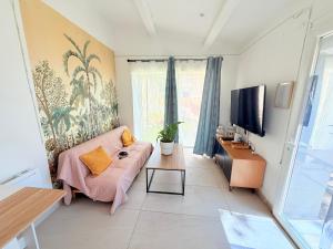 Maisons de vacances Maison 8 T2 Jacuzzi et Jardin : photos des chambres