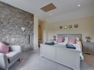 2 Bed in Llanfairtalhaiarn 88974