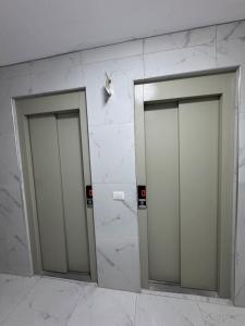 PrimeStay 1BR Luxury apt Exclusive Location steps from the sea