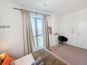 Lux 3-Bedroom Penthouse in Battersea with 3 Private Balconies near Clapham , Nine Elms by NourNest Apartments